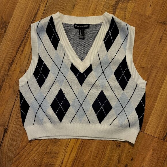 Cropped Sleeveless Sweater Vest - Picture 3 of 3